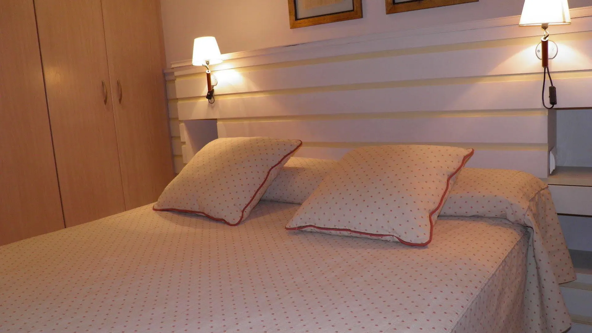 Apartaments St. Jordi Comtal Barcelona 0*,